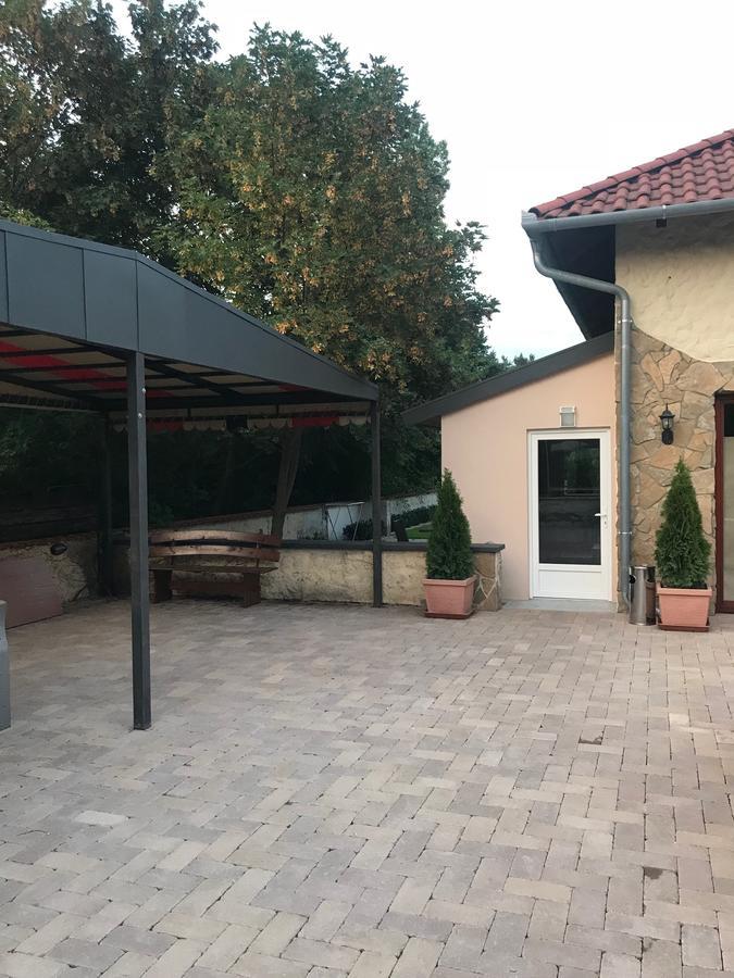 Aurora Panzio Bed & Breakfast Buk Exterior photo