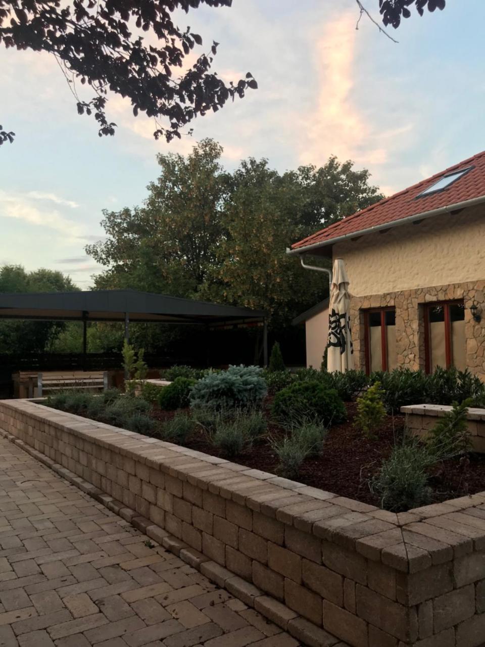 Aurora Panzio Bed & Breakfast Buk Exterior photo